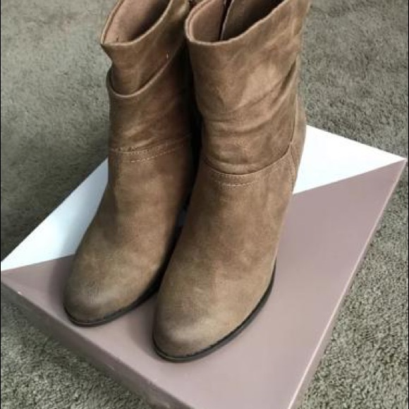 Boots - Picture 4 of 4